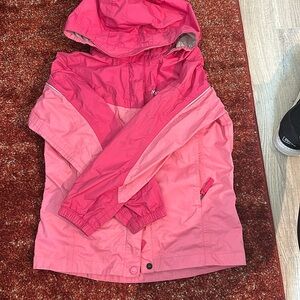 Marmot Girls Precip lightweight rain jacket with stowable hood Medium EUC